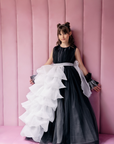 Rochie neagra lunga eleganta cu volane albe pentru fete - 9-10 ani