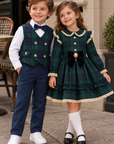 Rochie vintage în carouri verde-bleumarin cu guler din dantelă crem, fundă din catifea și camee pentru fete - Rita