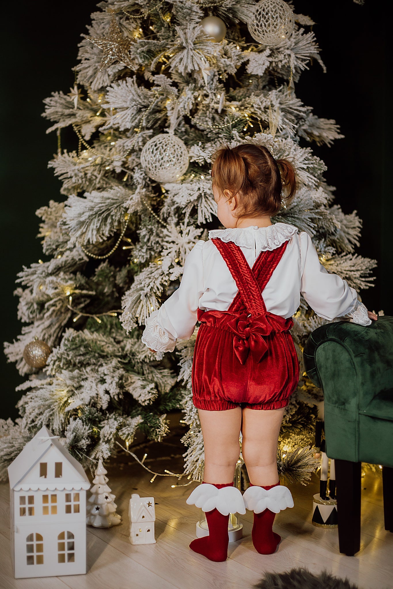 Salopeta copii, din catifea rosie si camasa alba din poplin - The little Elf