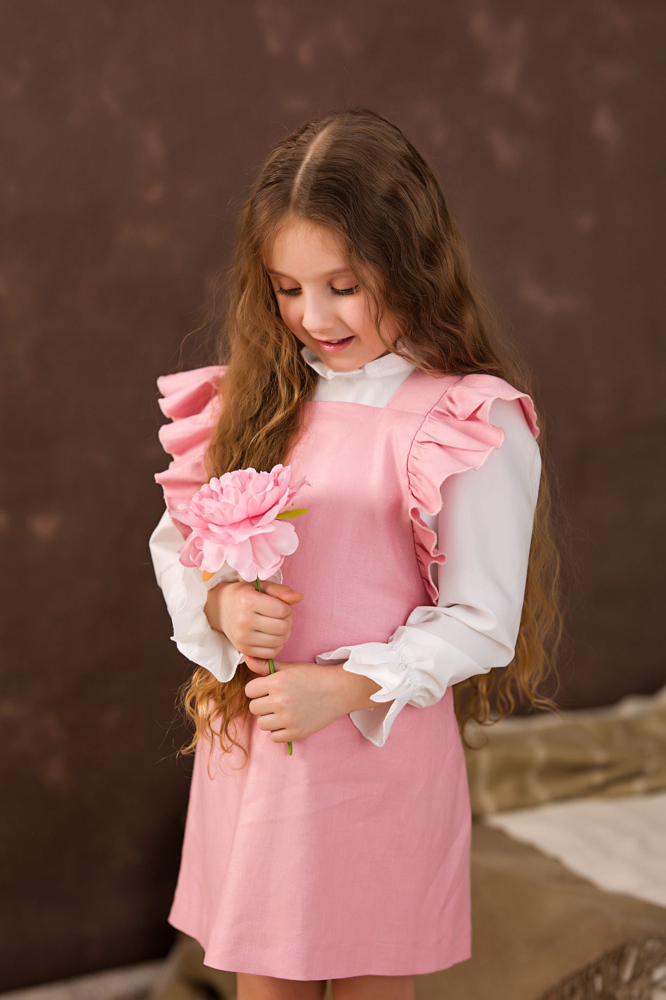 Sarafan din in roz si camasa alba pentru fete - Hazel