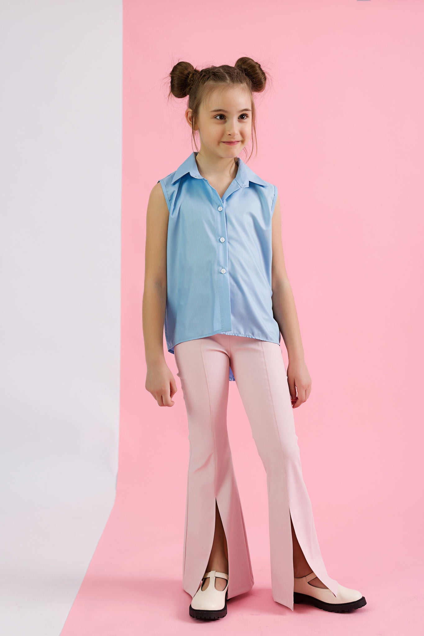 Compleu pentru fete, camasa bleu cu fundite si pantaloni evazati roz din piele ecologica - Alis