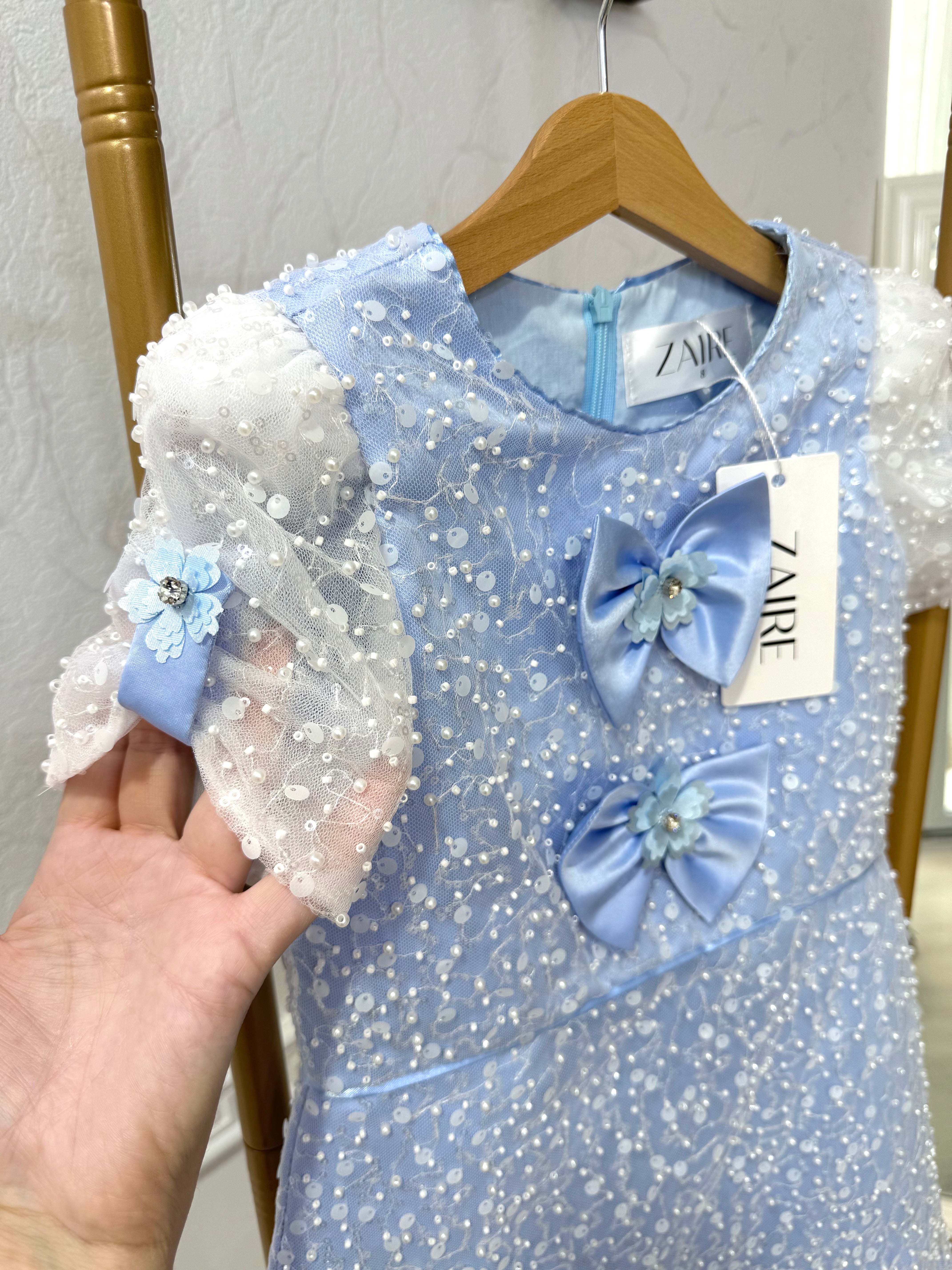 Rochie bleu elegantă din dantelă brodată cu perle și paiete - Lara