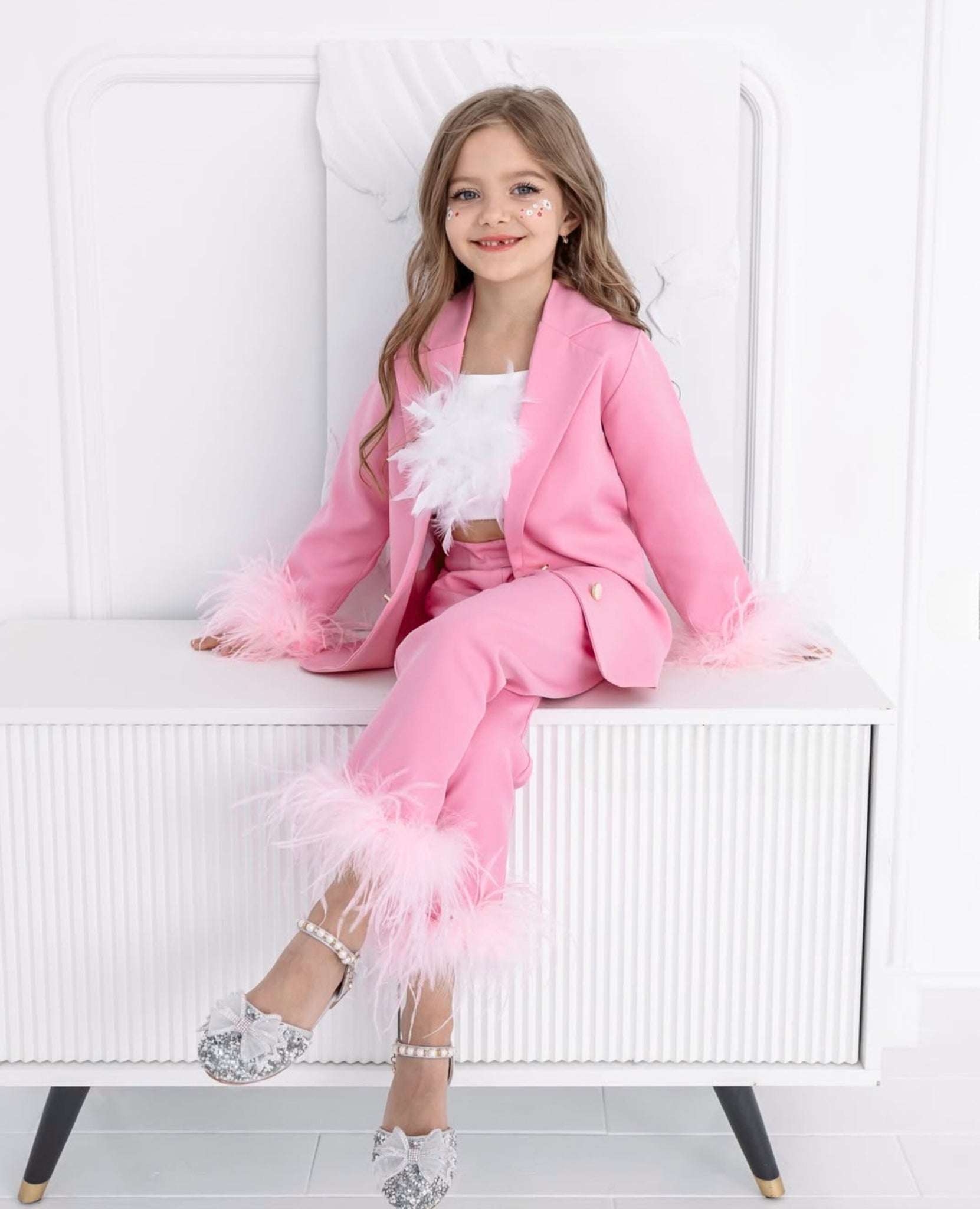 Compleu alb elegant pantaloni si sacou accesorizat cu blanita naturala pentru fete  - Belinda