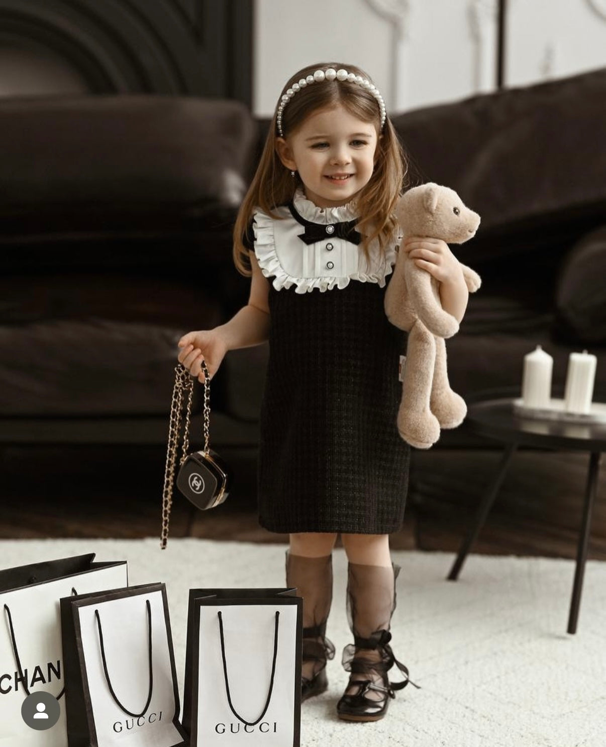 Rochie neagra vintage pentru fete, din stofă tweed, plăcuță albă si banda din catifea - Fathia