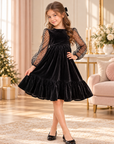 Rochie neagră elegantă din catifea cu mâneci lungi din tulle cu buline pentru fete - Ada