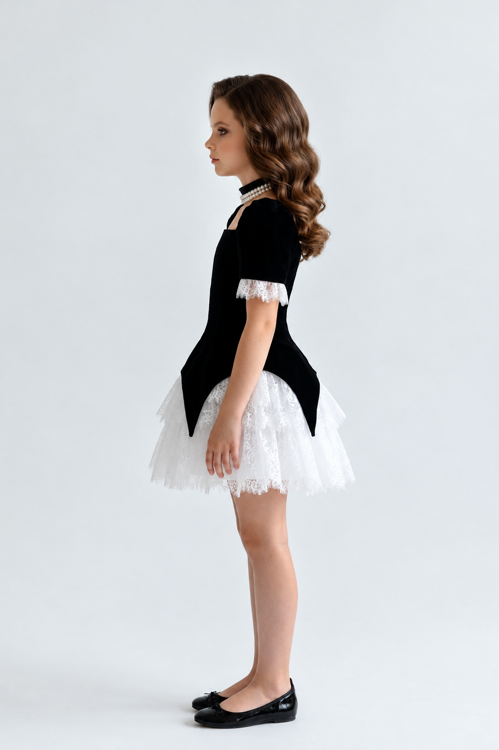 Rochie roșie din catifea cu dantelă Chantilly albă pentru fetițe - Elia