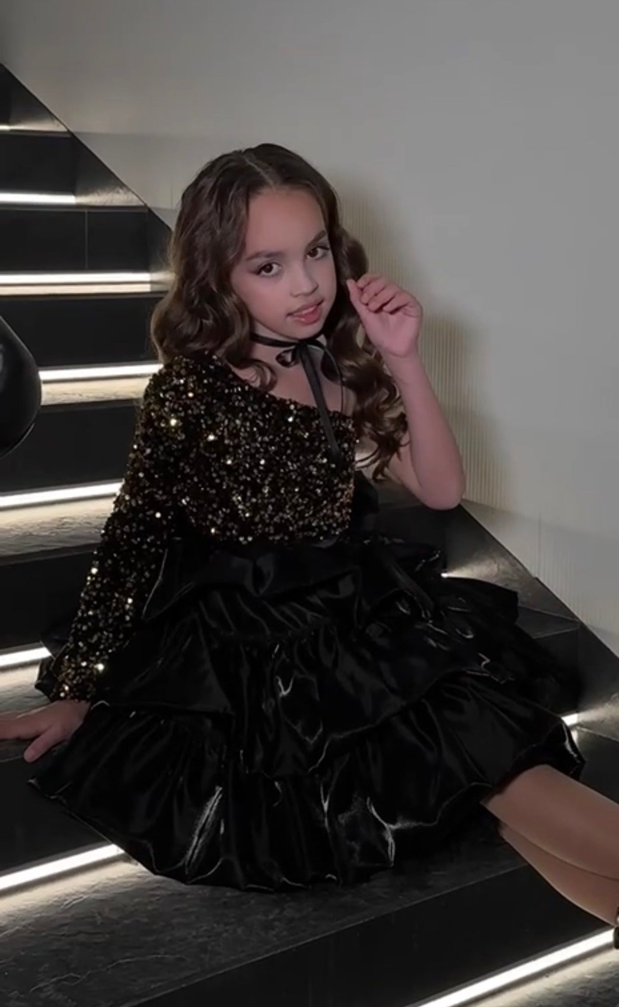 Rochie neagra eleganta din paiete aurii și organza pentru fete - Hany