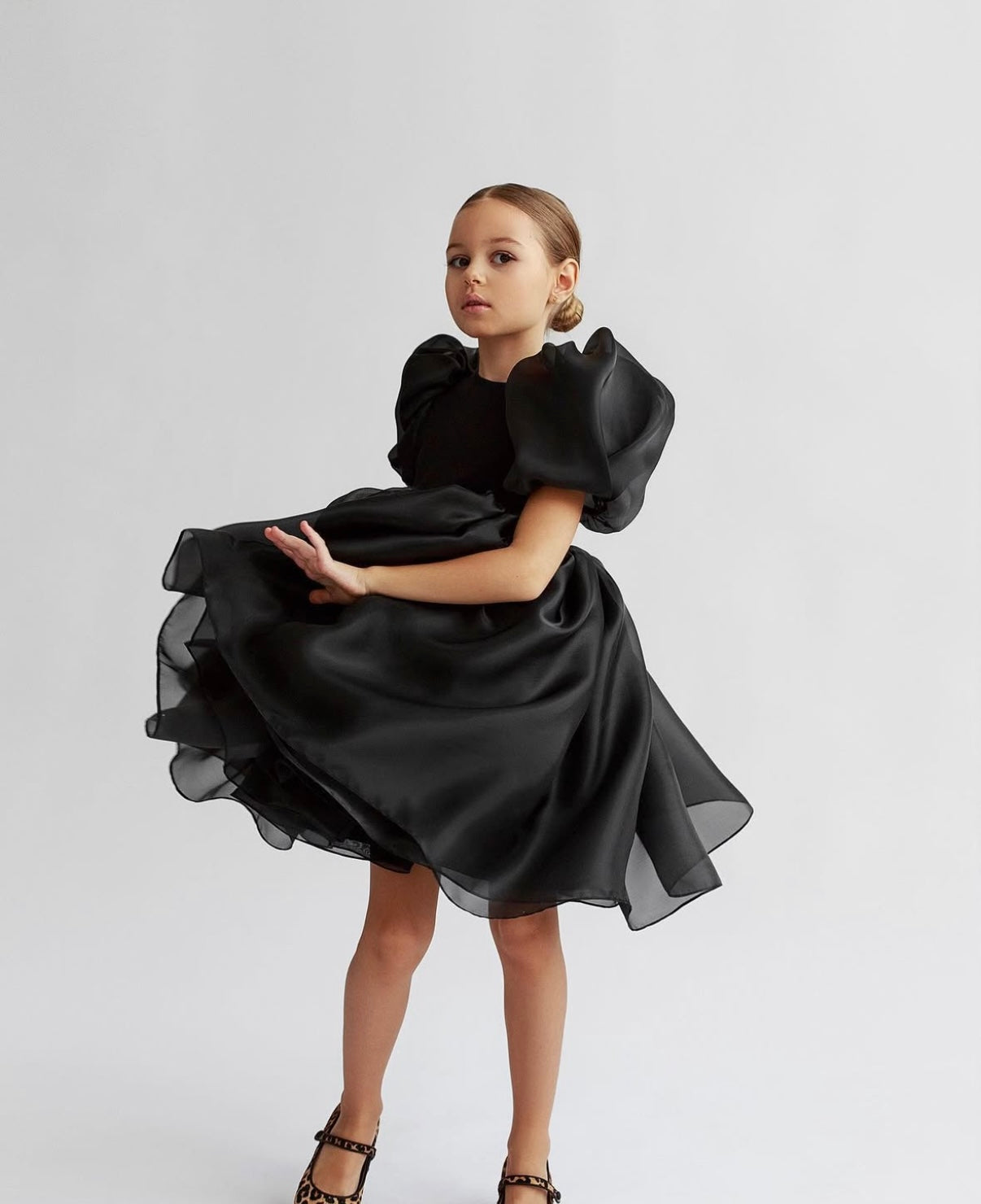 Rochie neagra eleganta vaporoasa din organza pentru fete - Dina