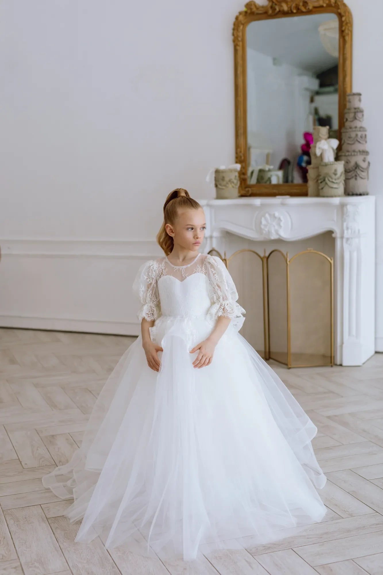 Rochie alba lunga eleganta pentru fete, din tulle alb si dantela chantilly - Tiana