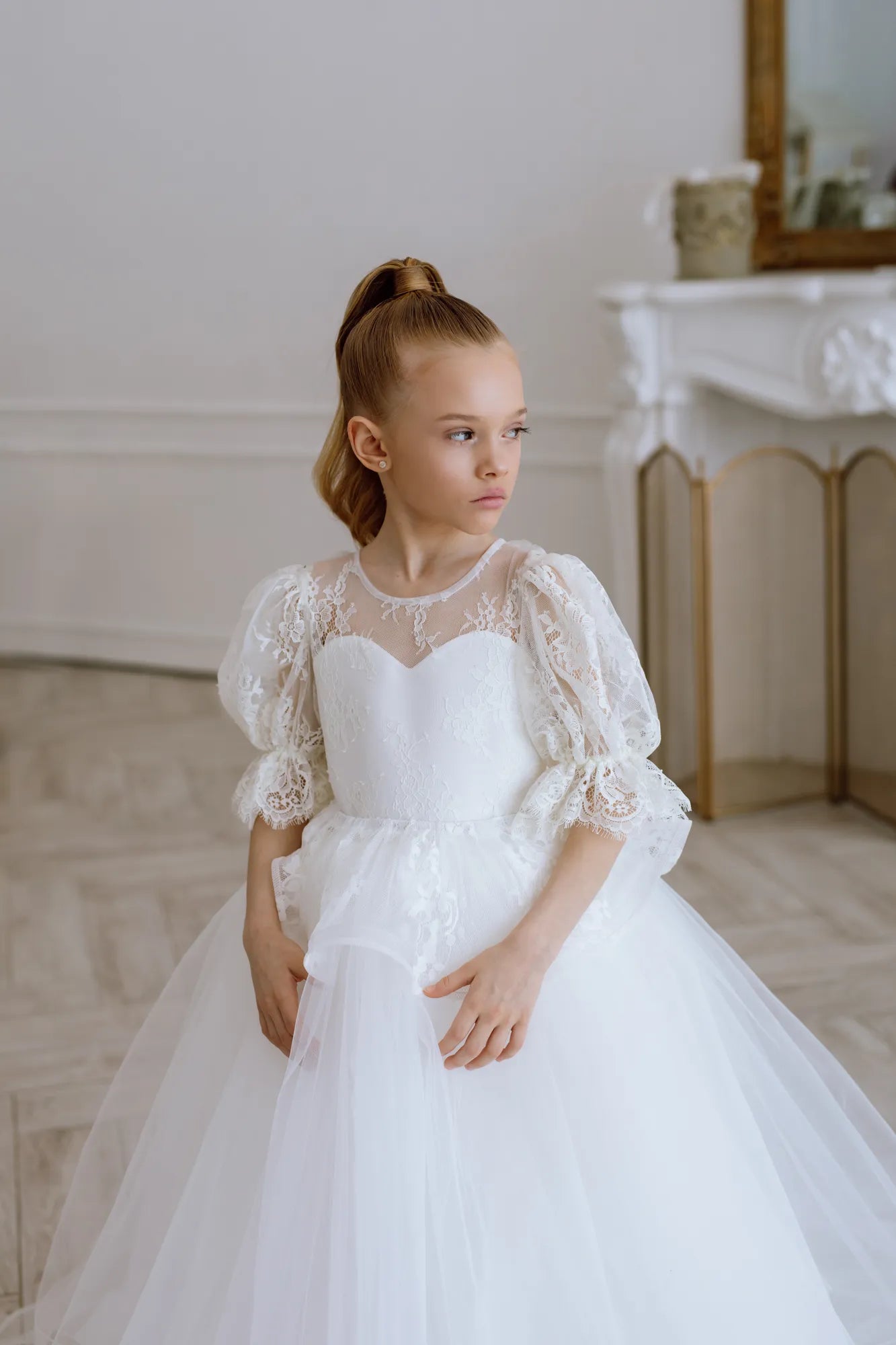 Rochie alba lunga eleganta pentru fete, din tulle alb si dantela chantilly - Tiana