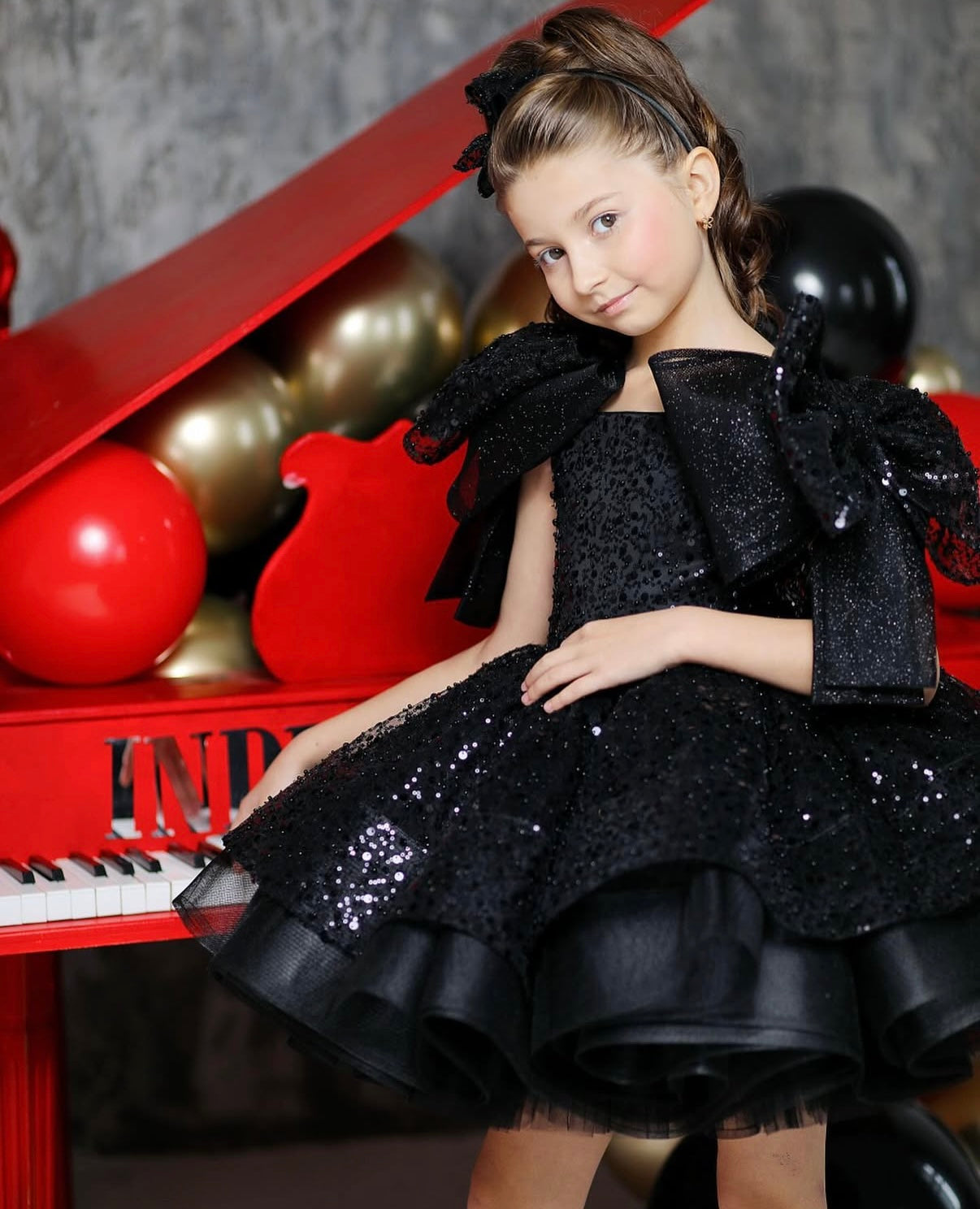Rochie aurie eleganta din dantela cu perle si paiete pentru fete - Miriam