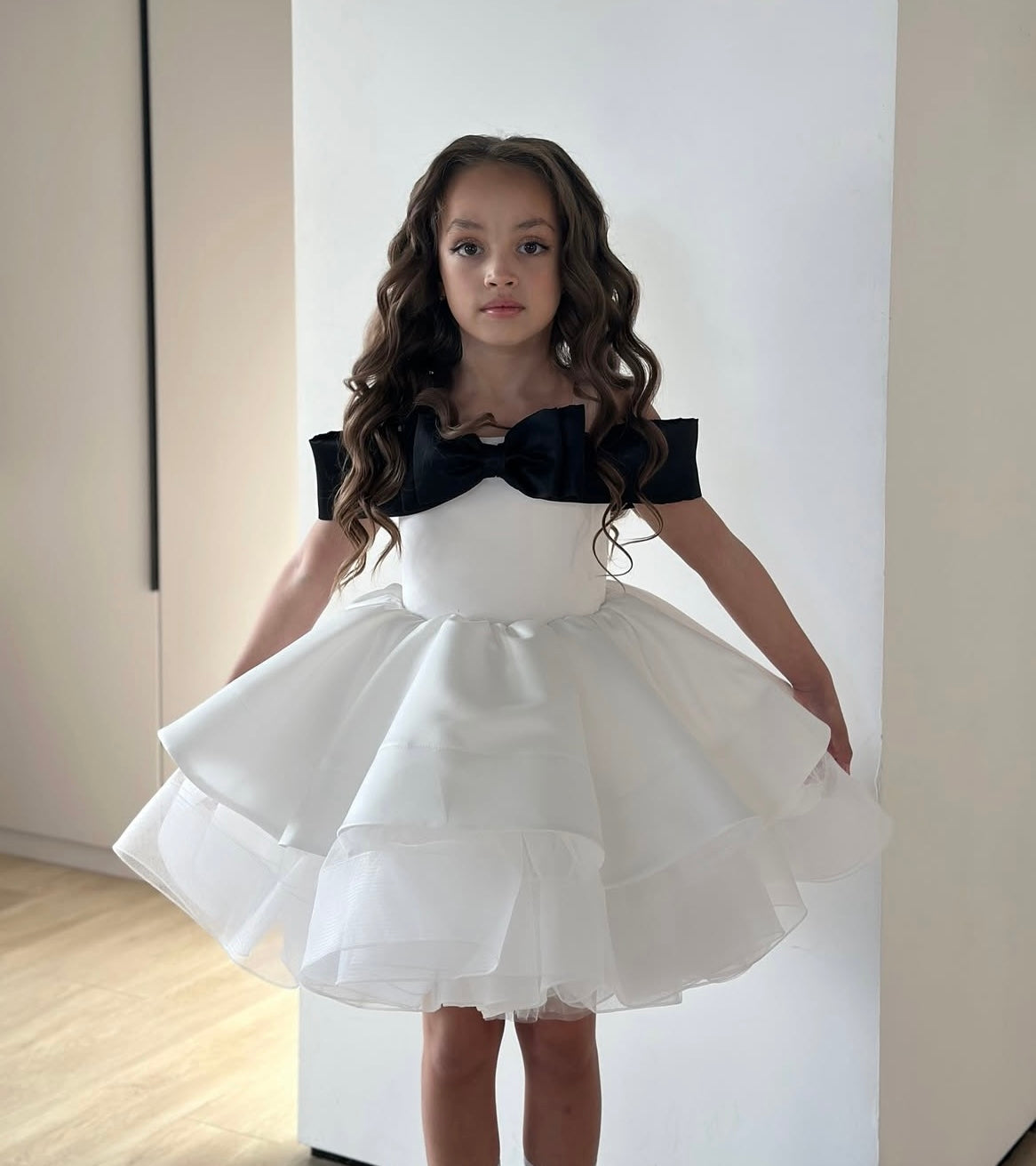Rochie alba eleganta din tafta si funda neagra pentru fete - Norah