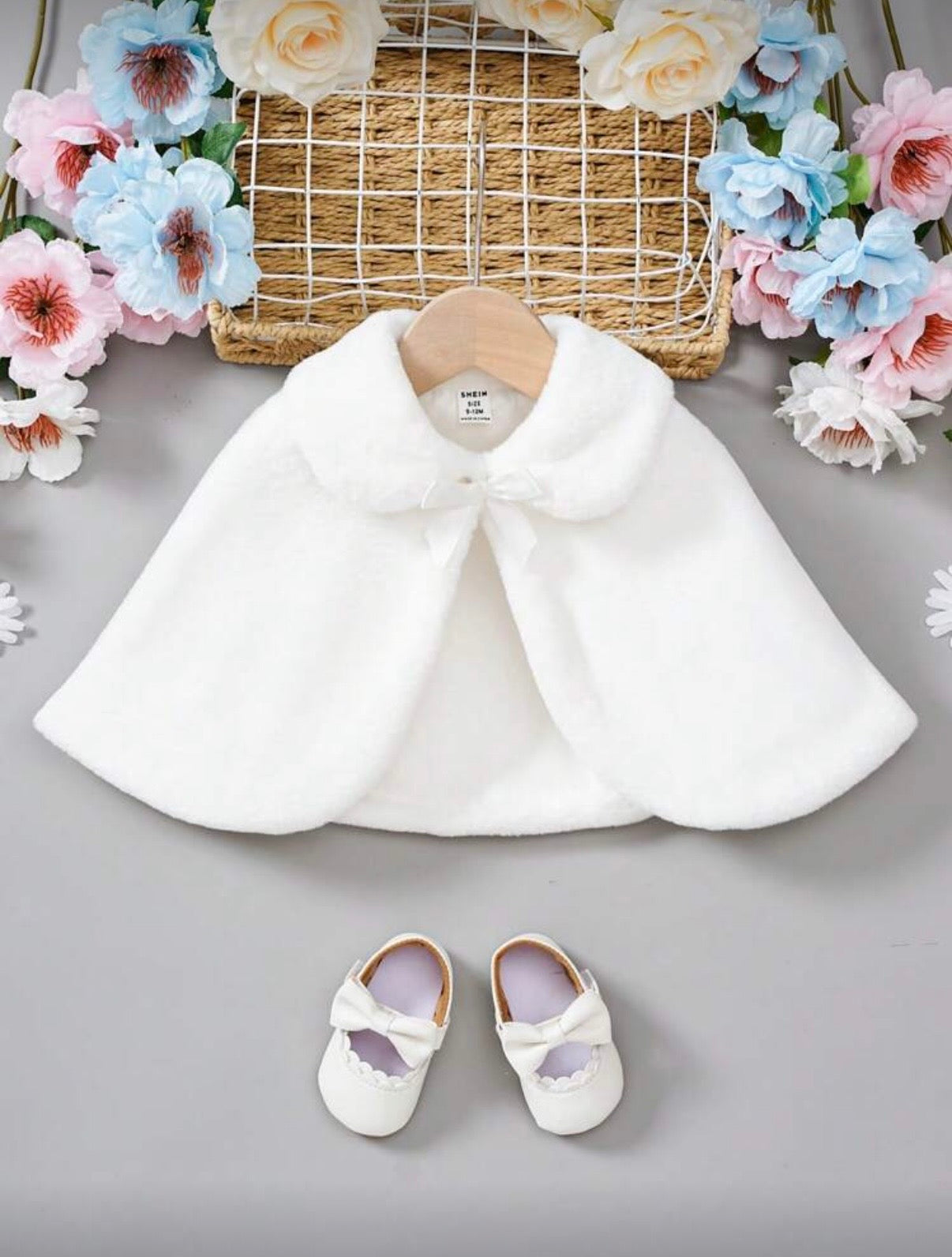 Capa alba eleganta din blanita ecologica pentru fete - Annabelle