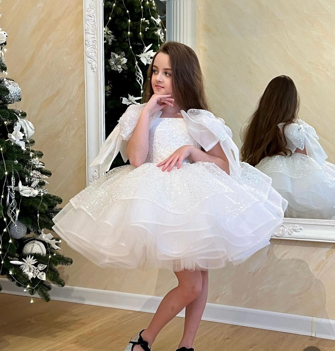 Rochie aurie eleganta din dantela cu perle si paiete pentru fete - Miriam