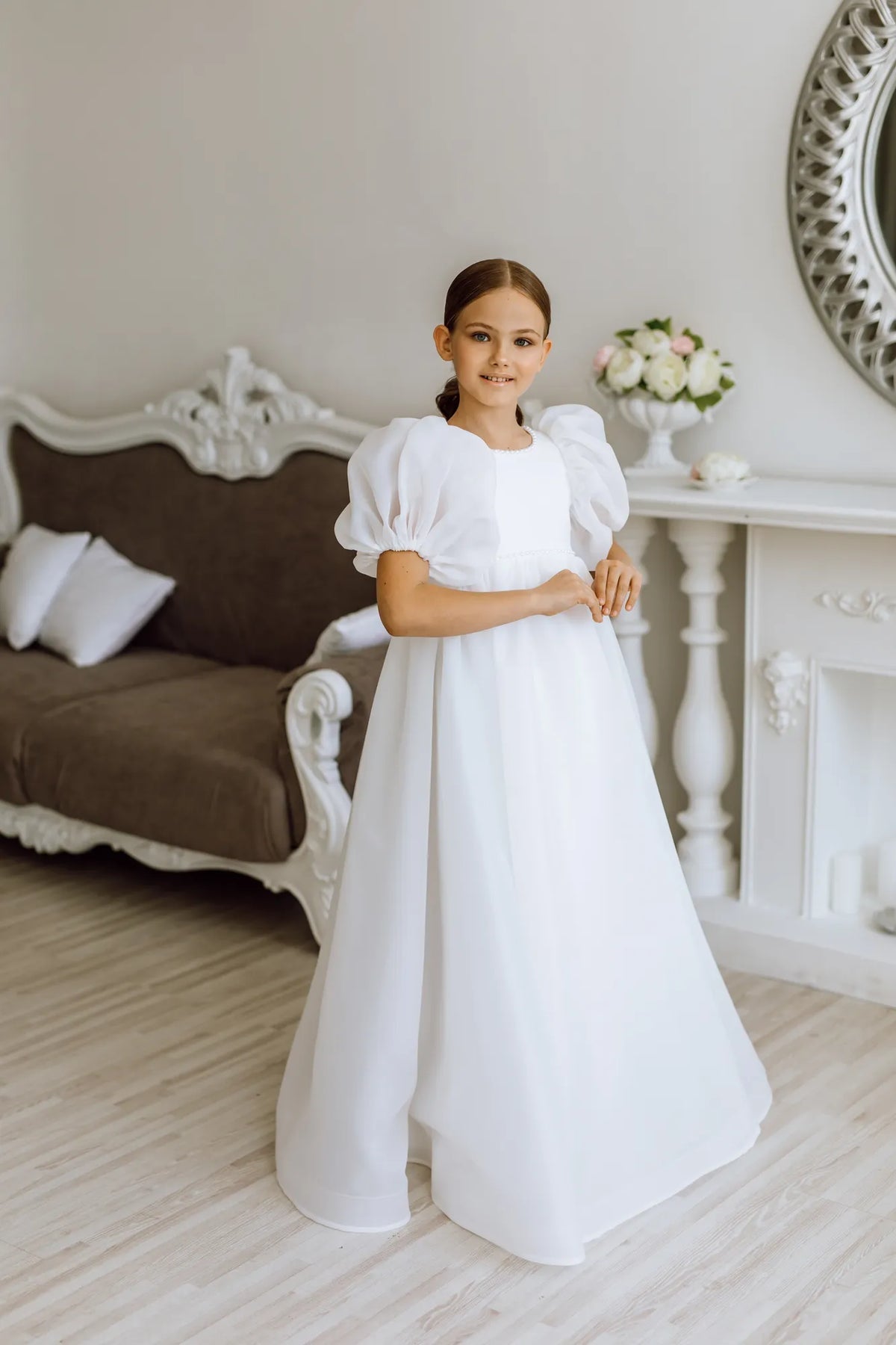 Rochie lunga alba eleganta din organza, pentru fete - Emina