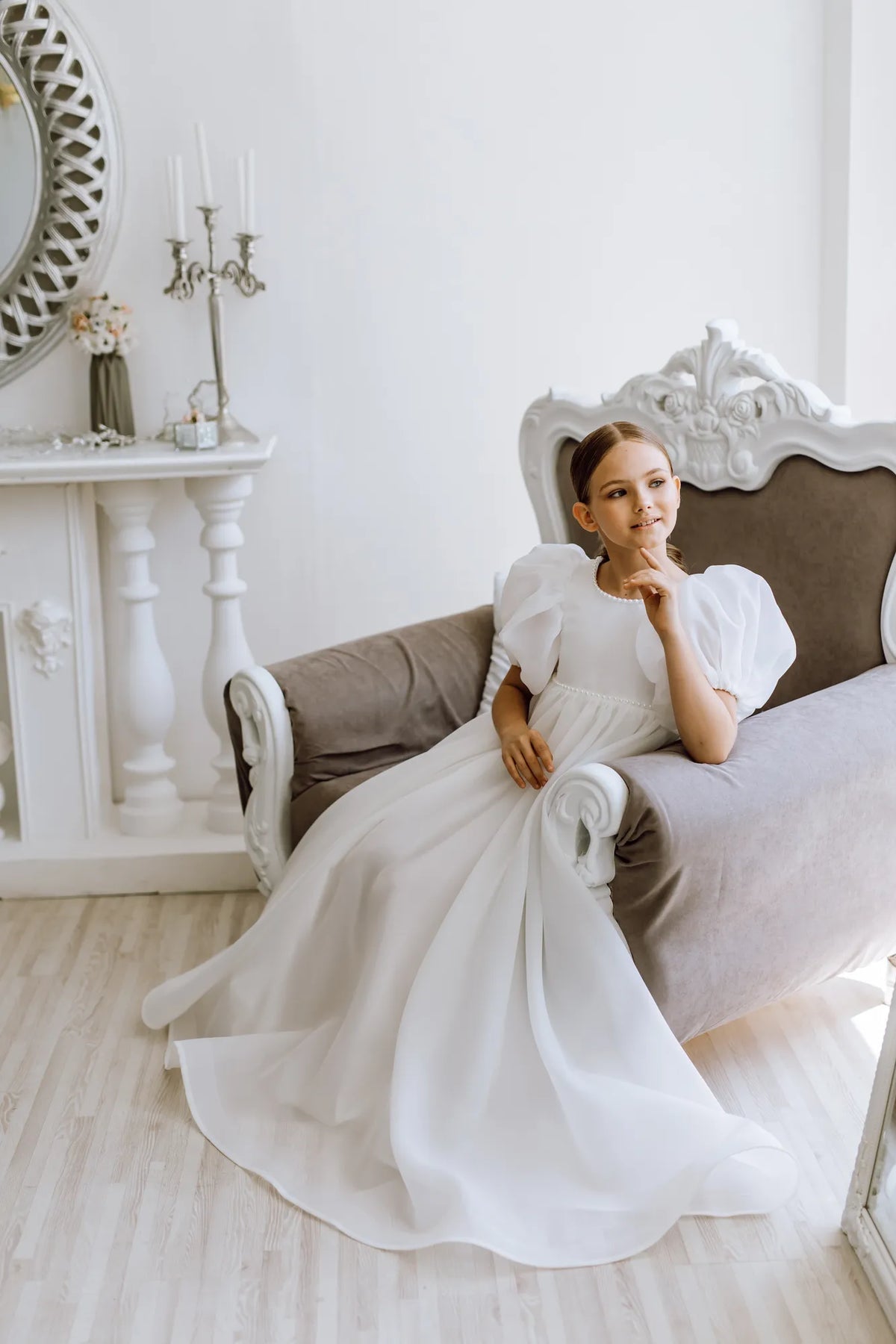 Rochie lunga alba eleganta din organza, pentru fete - Emina