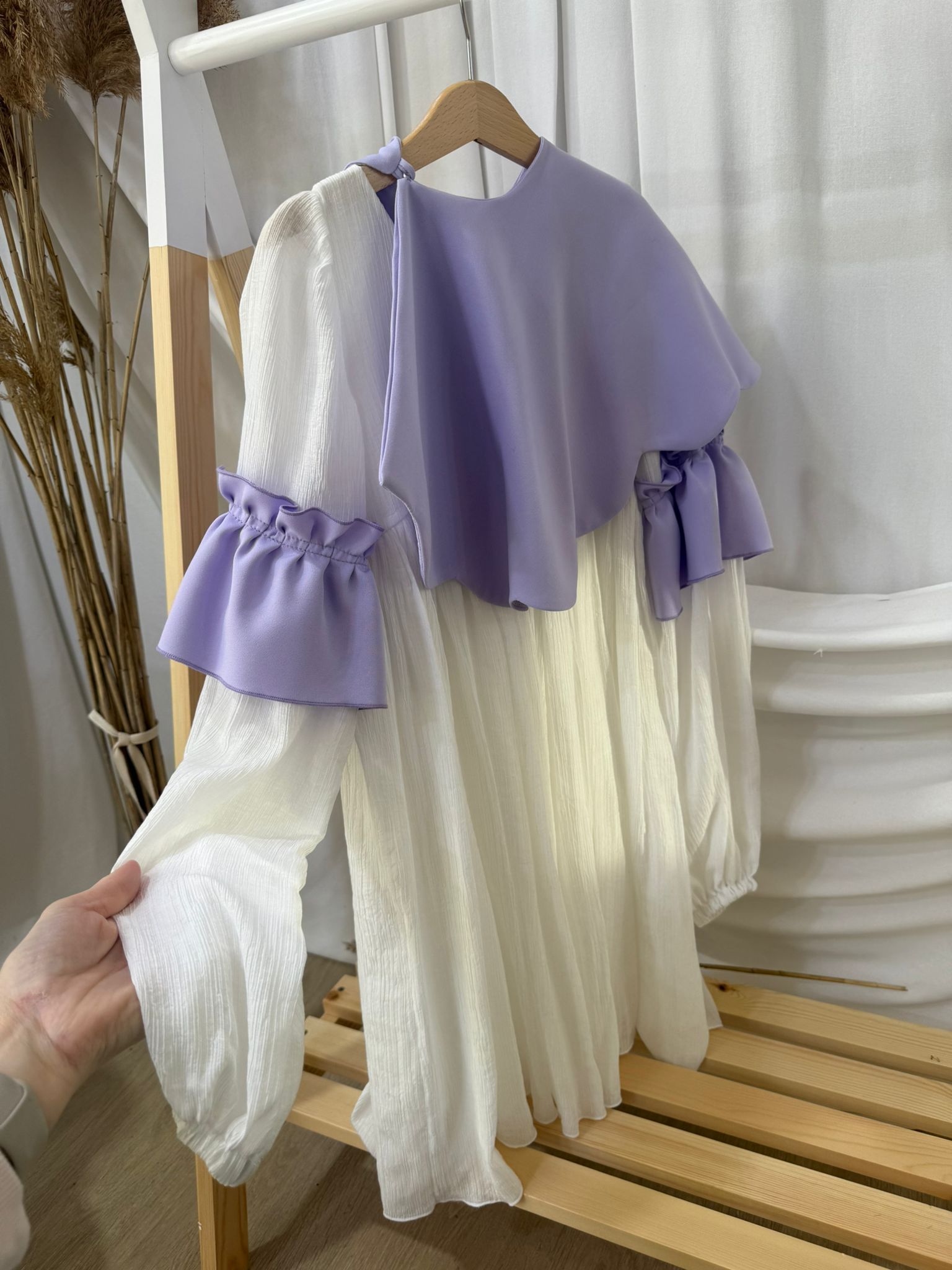 Rochie alba cu pelerina lila 10 ani (produs disponibil in stoc)