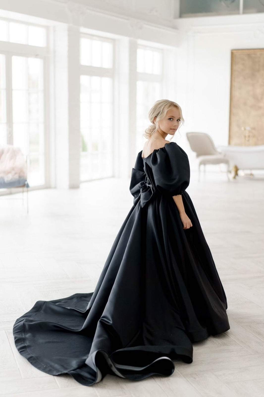 Rochie Fete lunga Eleganta neagra cu trena - Francesca