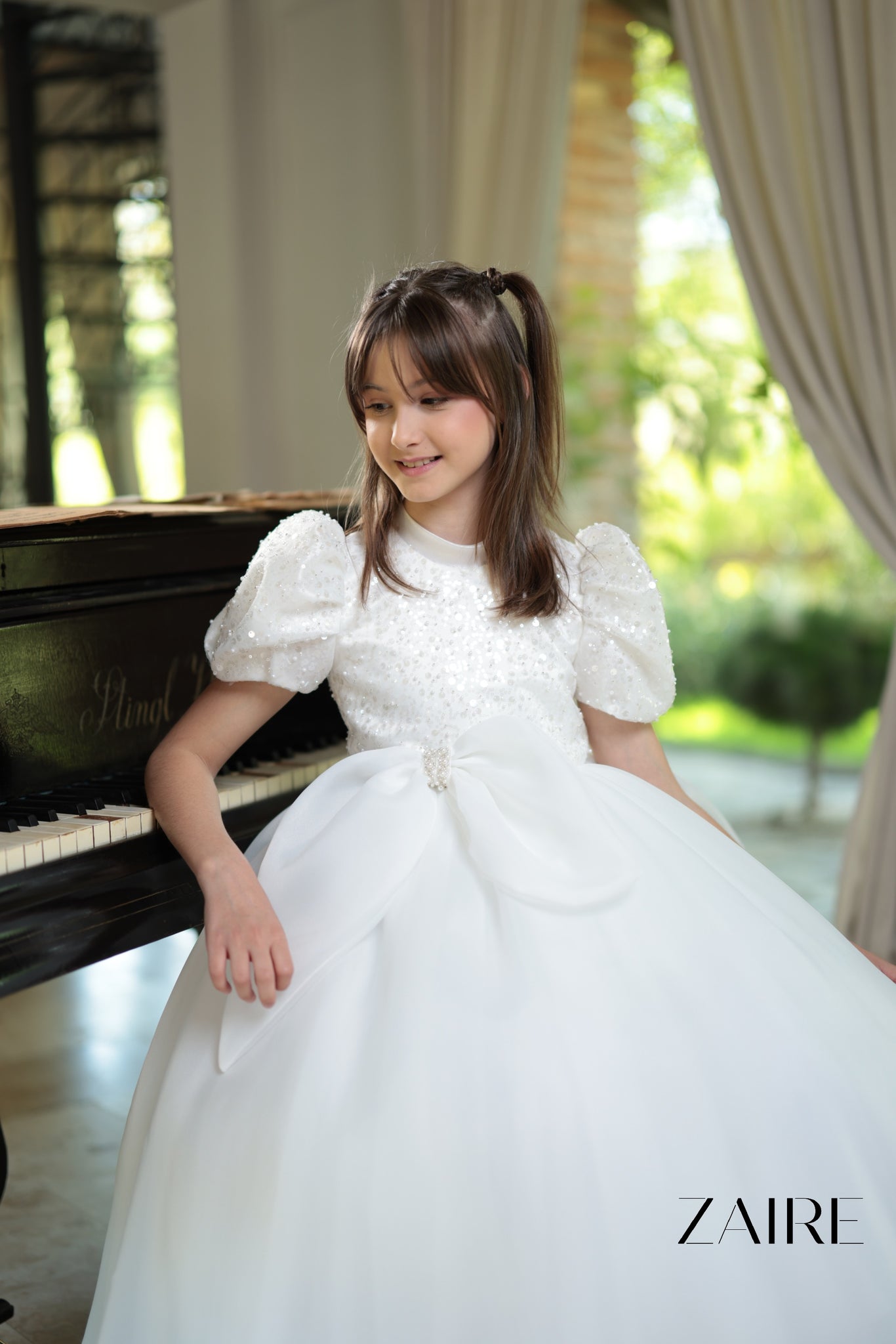 Rochie alba lunga eleganta din organza si dantela cu perle pentru fete - Marta