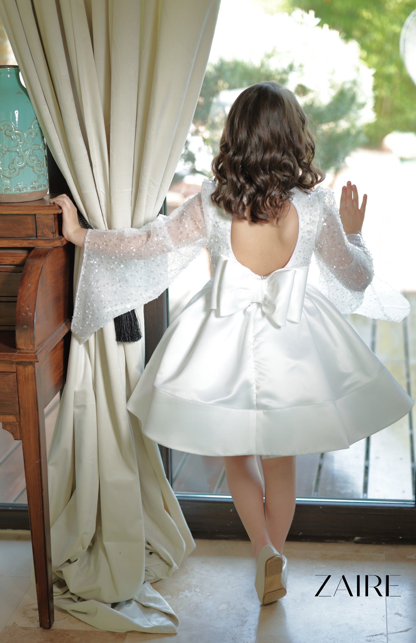 Rochie alba eleganta din dantela si tafta cu maneci evazate pentru fete - Scarlett