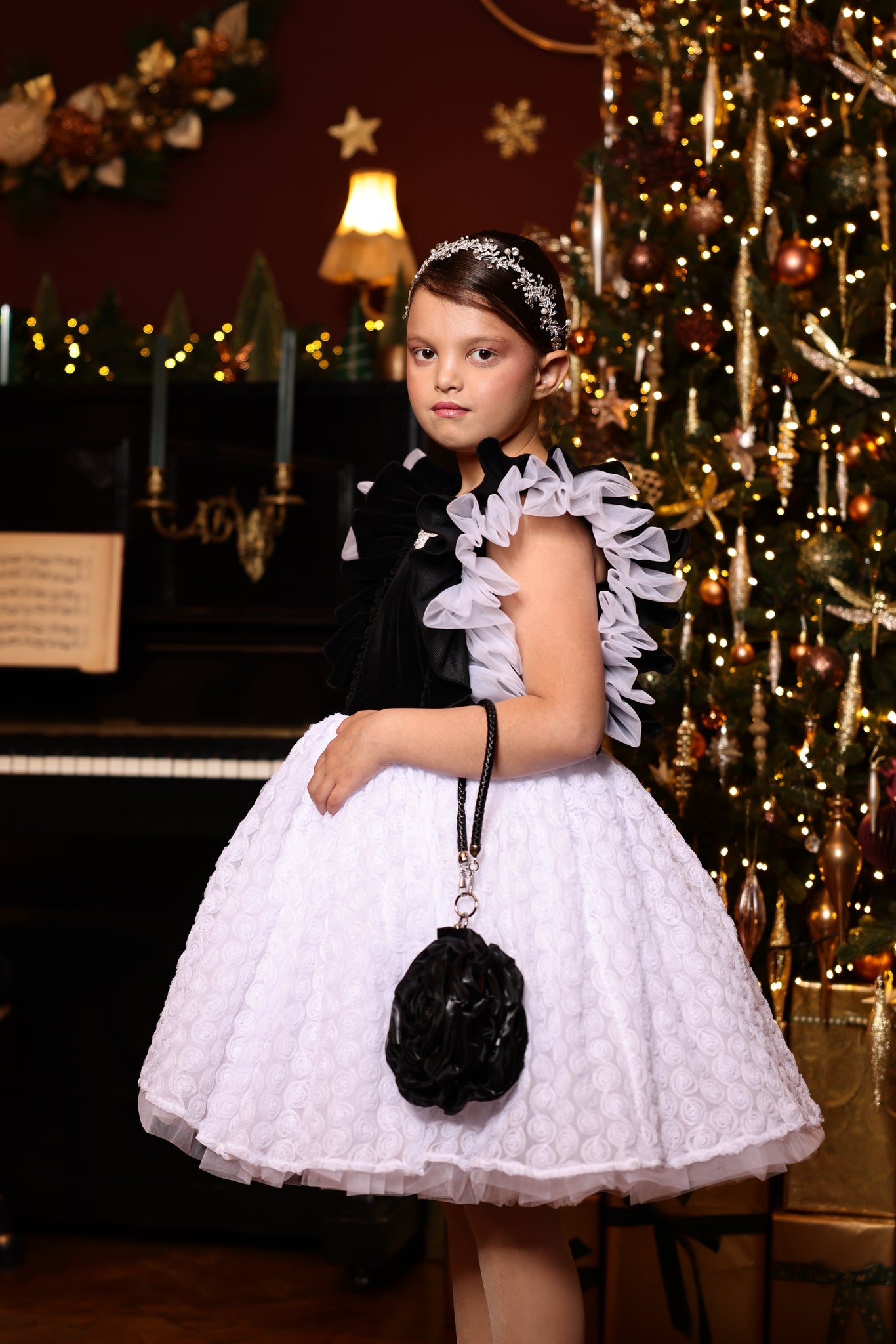 Rochie eleganta din catifea neagra si tulle alb cu flori 3D pentru fete - 7 ani (produs disponibil in stoc)