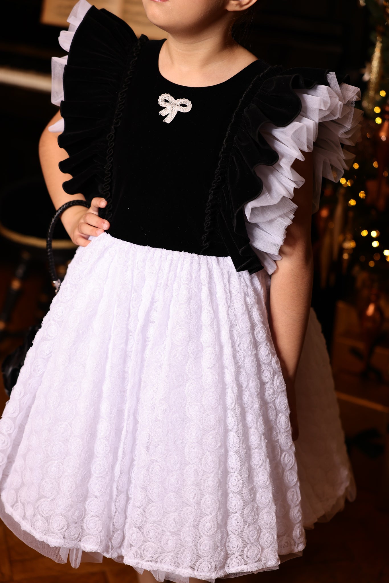 Rochie eleganta din catifea neagra si tulle alb cu flori 3D pentru fete - 7 ani (produs disponibil in stoc) - 4 | YEO