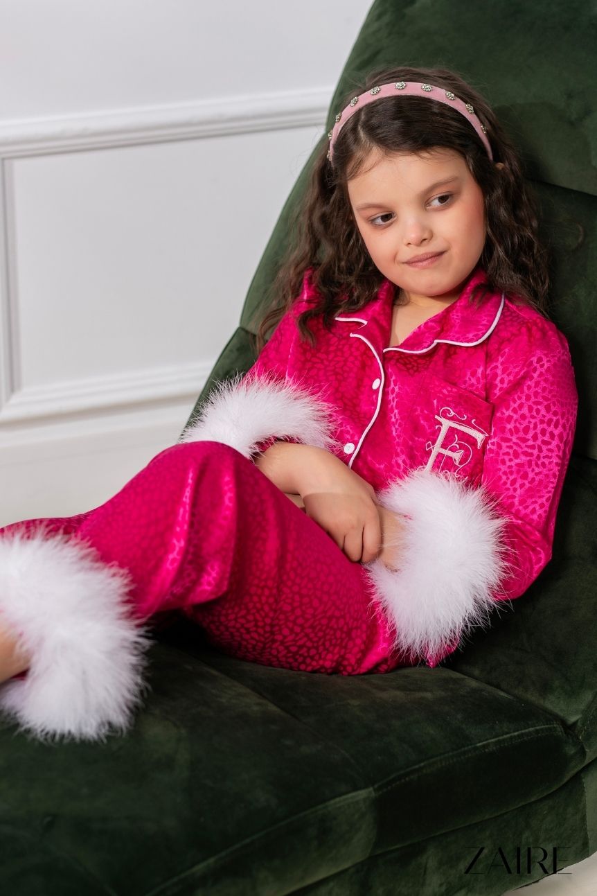 Pijama fuchsia din matase sintetica si mansete din blanita naturala pentru fete - Personalizare Broderie