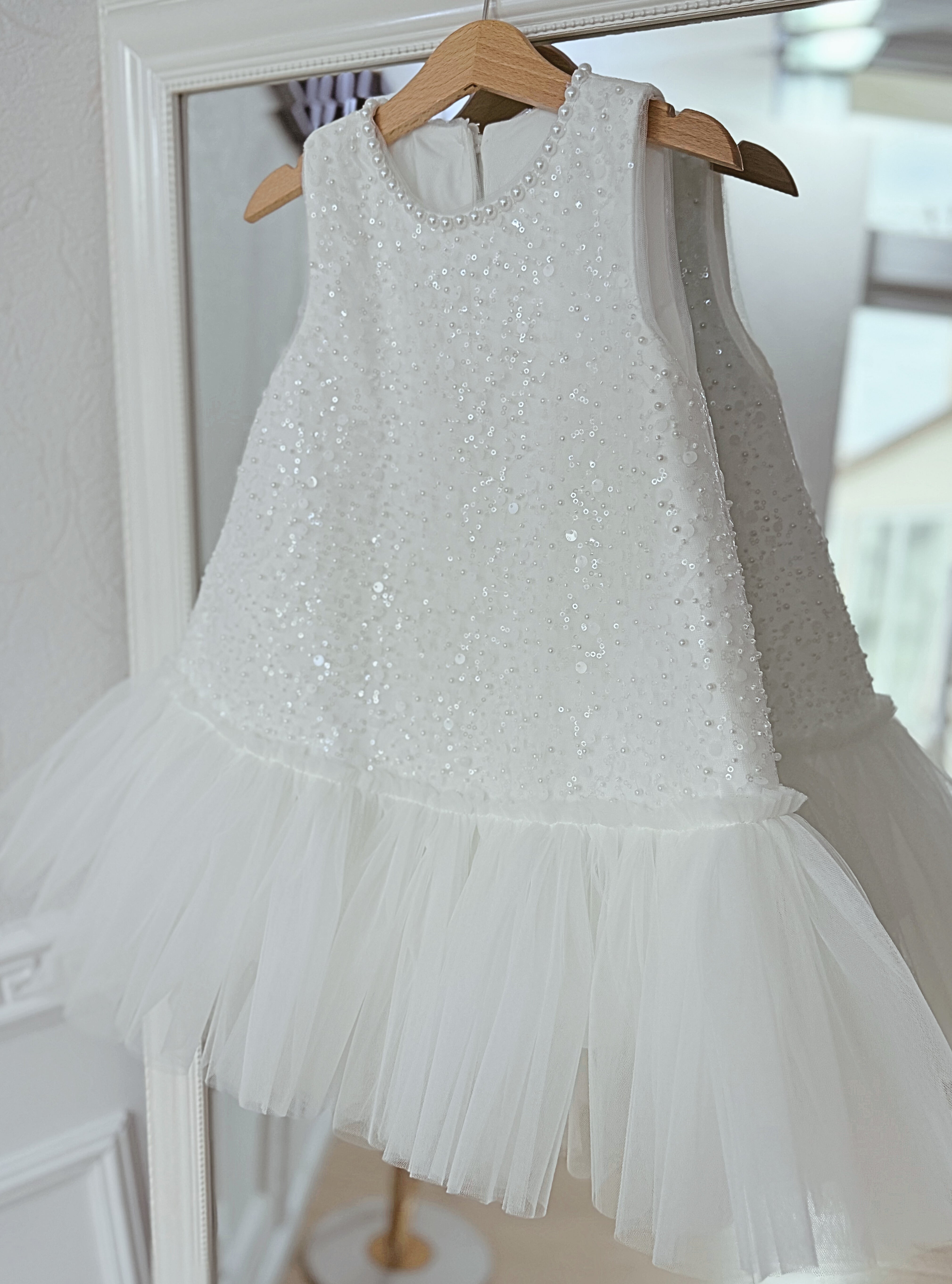 Rochie alba eleganta din dantela alba cu perle si paiete - Inna