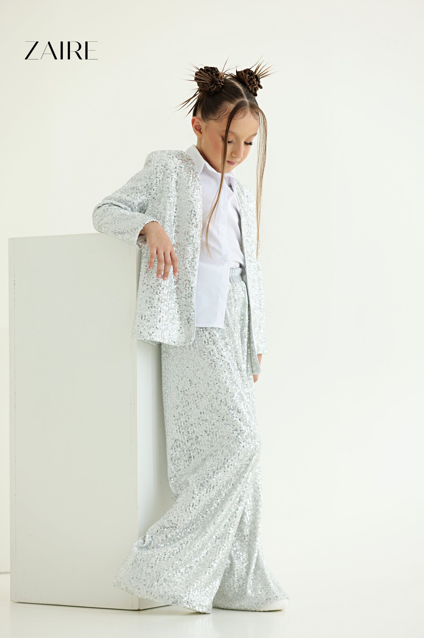 Compleu argintiu elegant din paiete pentru fete, sacou si pantalon evazat - Alida