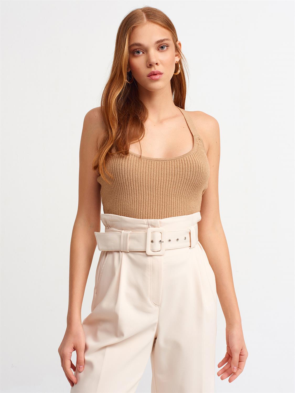 Top bej tricotat pentru dama