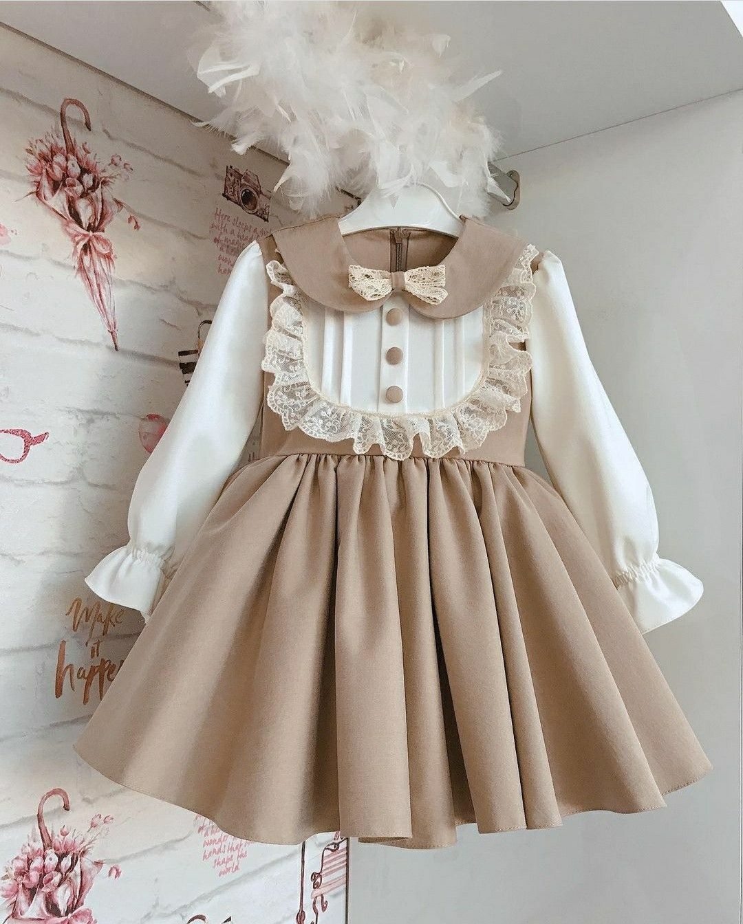 Rochie vintage din stofa cu placuta alba  pentru fete - Corinne