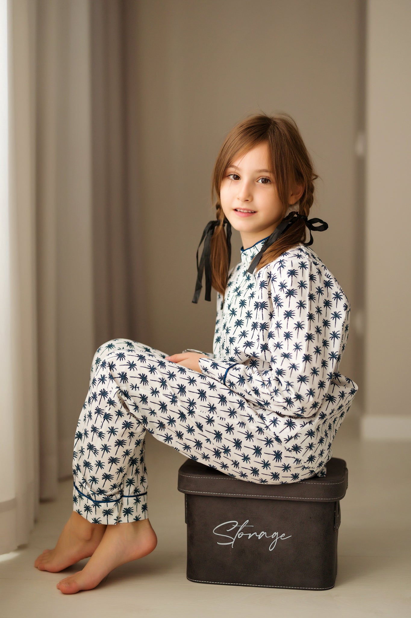 Pijama alba din bumbac cu imprimeu palmieri pentru copii - Personalizare Broderie