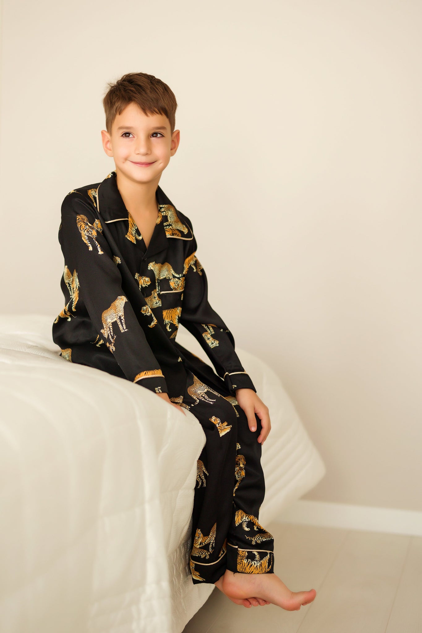 Pijama clasica neagra din satin cu imprimat pentru copii - Personalizare Broderie