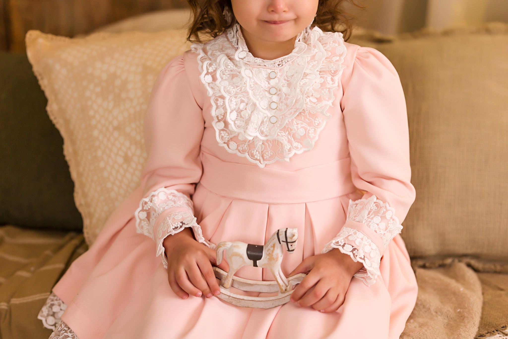Rochie vintage din stofa roz cu dantela pentru fete - Victoria