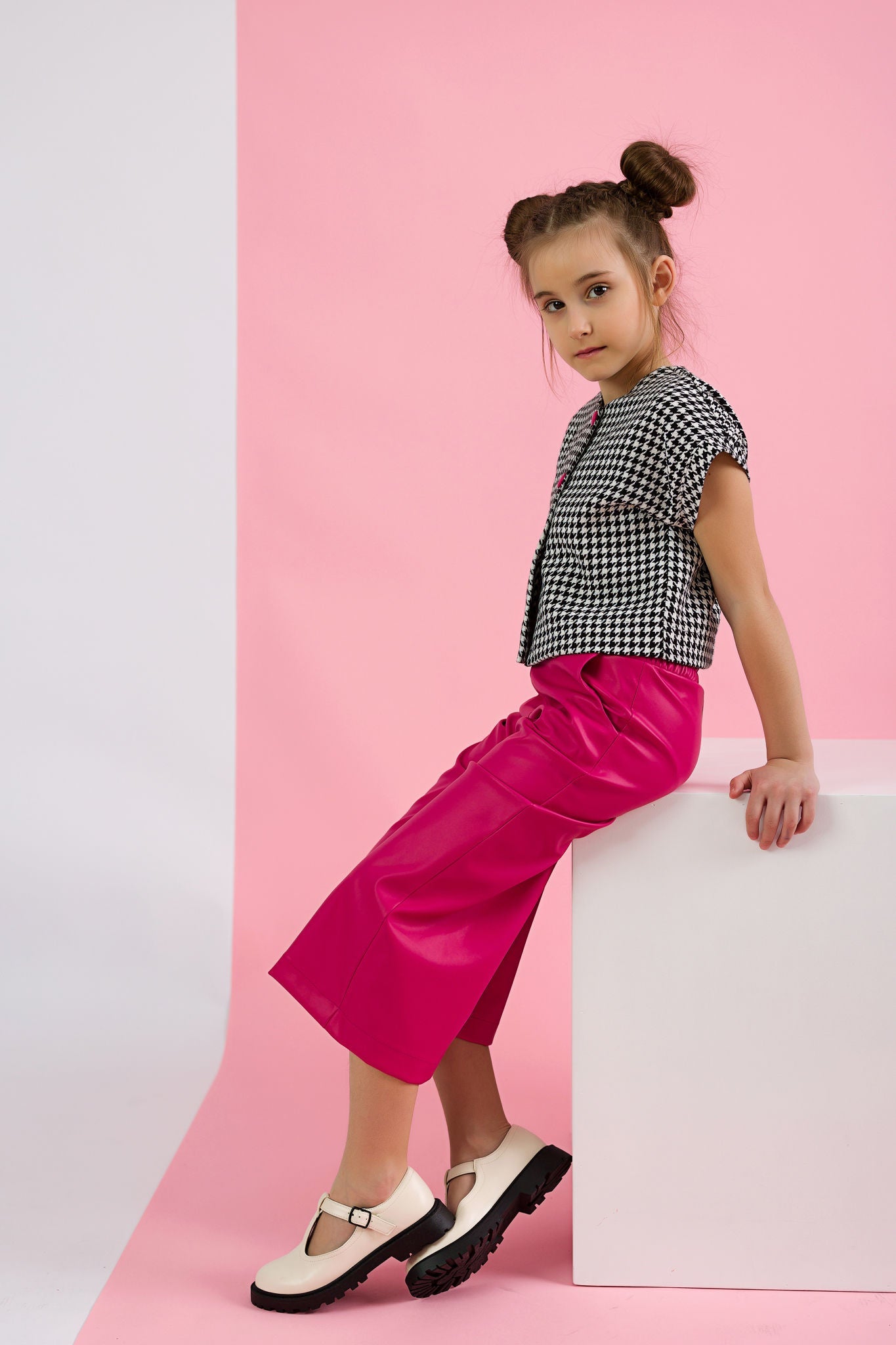 Compleu pentru fete, pantaloni evazati din piele ecologica fuchsia + bluza  -  Doris