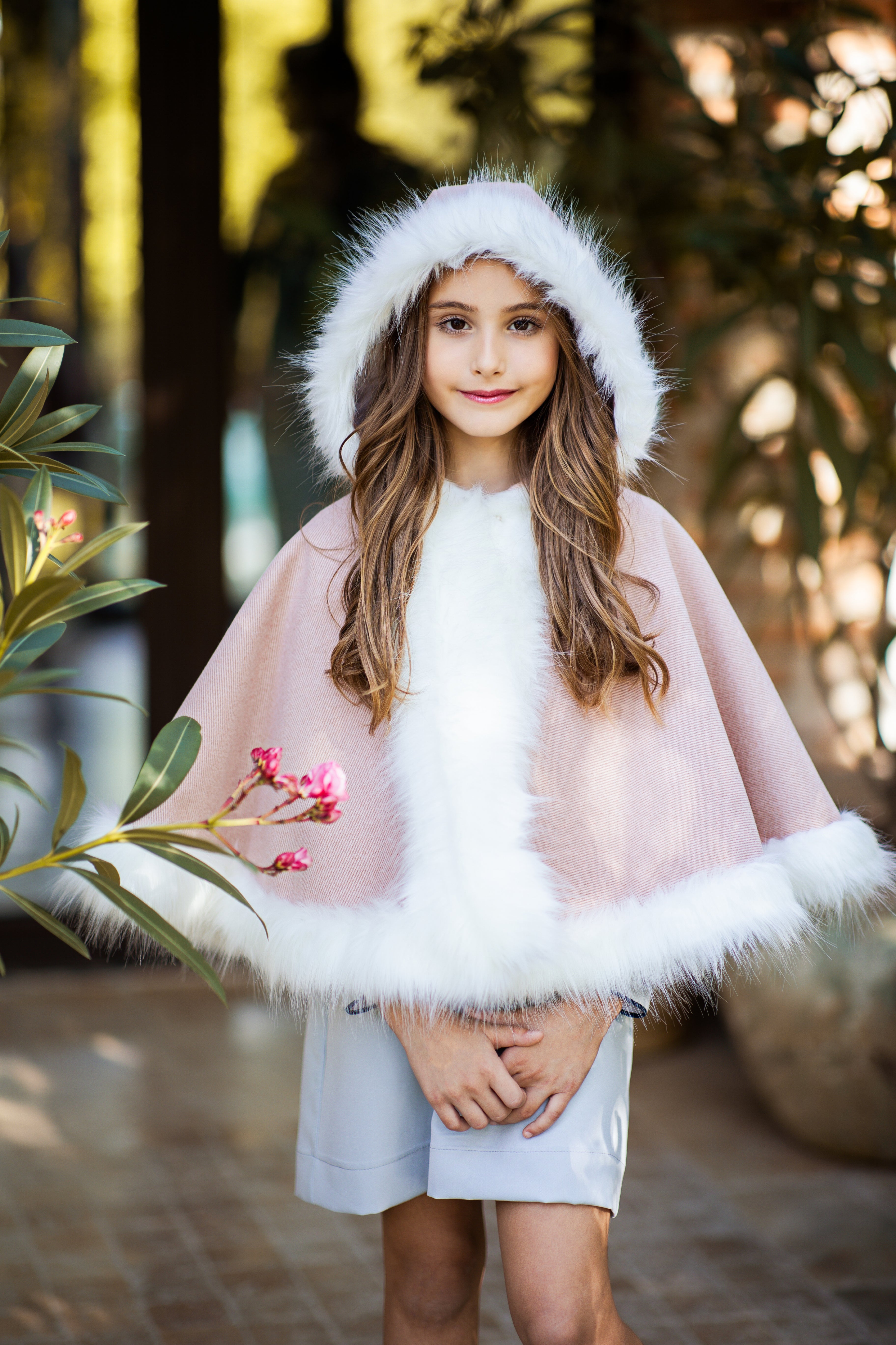 Capa din stofa roz cu blana ecologica albă pentru fete - Amma